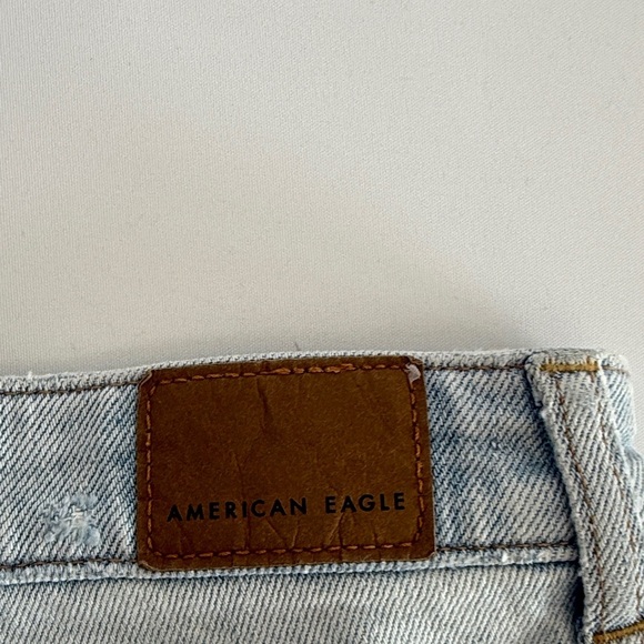NWT American Eagle Outfitters Women's Light Denim Distressed Jean Shorts - Picture 2 of 10